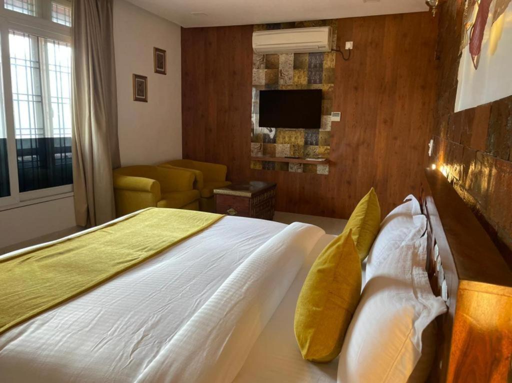 Yashmay Villa Club & Resort Gonda Pokoj fotografie